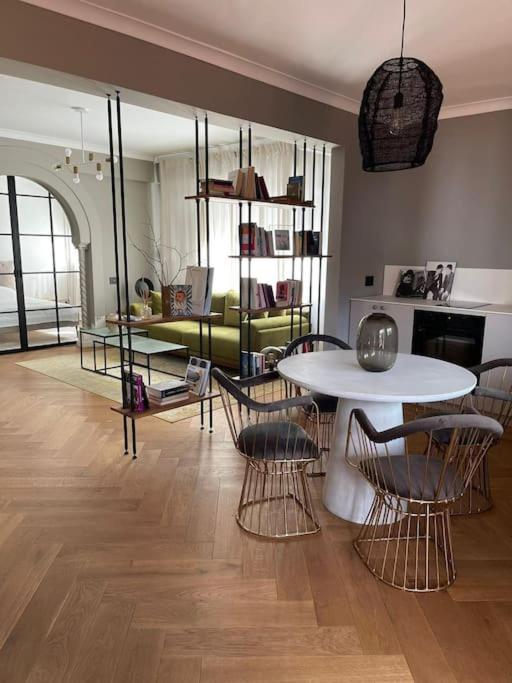 Stunning 1Bd Flat With 50M2 Terrace In The City Center Букурещ Екстериор снимка